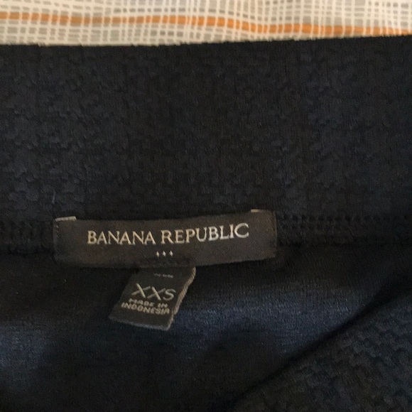 Banana Republic black pencil skirt - Picture 2 of 4